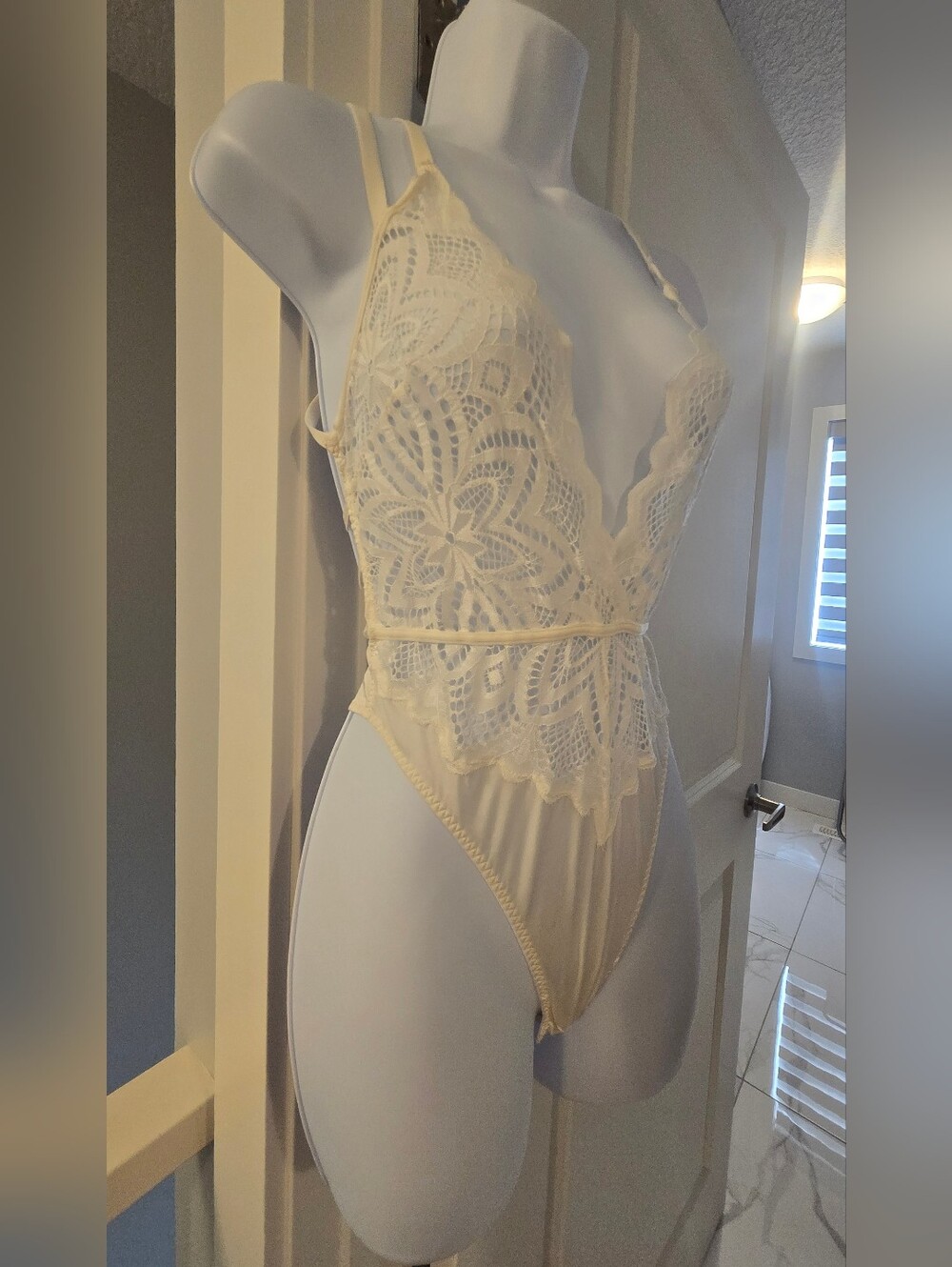 La SENZA White Lace Plunge Teddy Bodysuit XS - Picture 4 of 11
